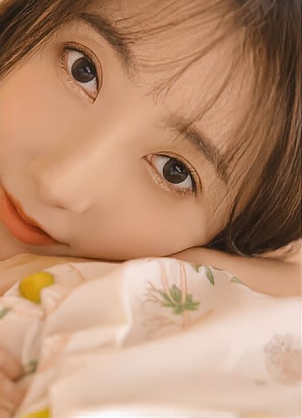凌依然与易谨离