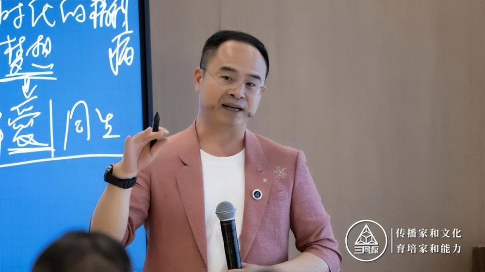 2043年，回顾与展望—香港开奖结果记录的数字轨迹2024年香港开奖结果记录20期